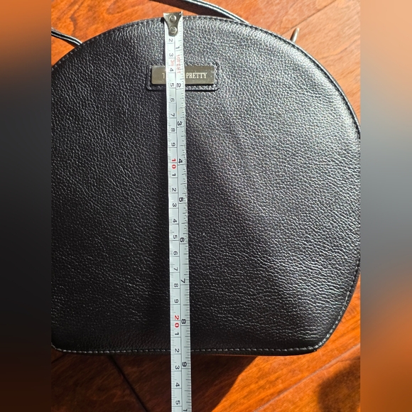 Elegant Black Crossbody Bag - Picture 12 of 14